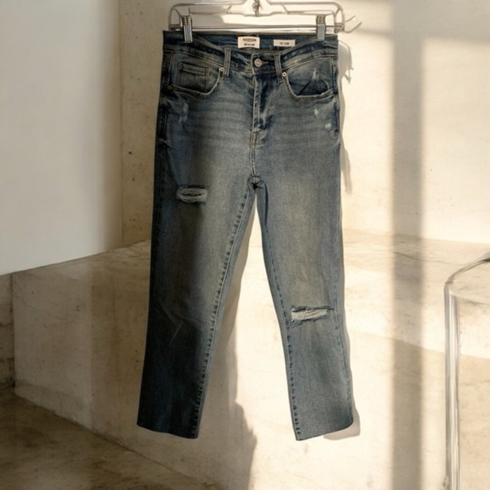 Kensie the slim distressed light‎ wash jeans size 2/26
